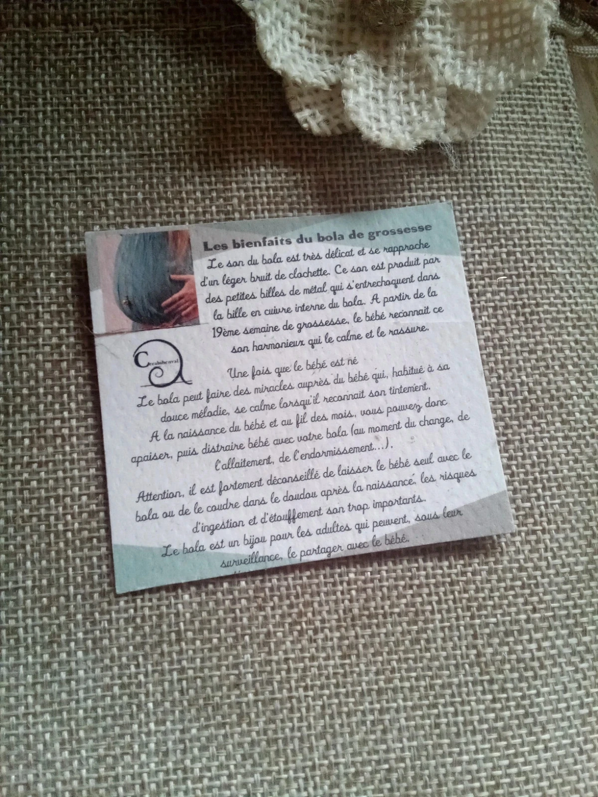 Collar colgante BOLA gota y flores blancas – photo 2